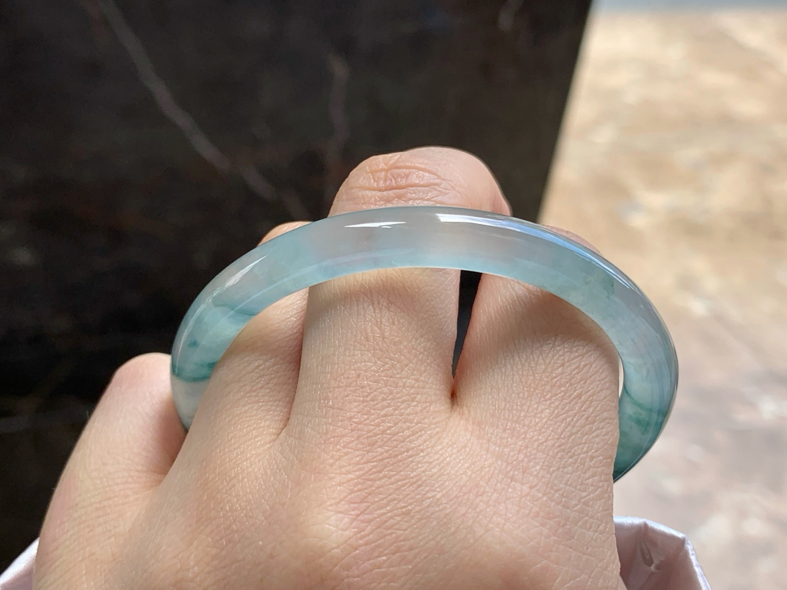 53-7.2

冰蓝花贵妃手镯^_^飘花浓郁 正圈50 51可以带