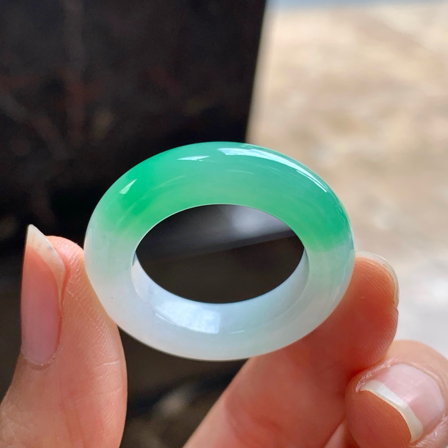 阳绿色指环^_^玉质温润 24号指圈 色阳 细腻