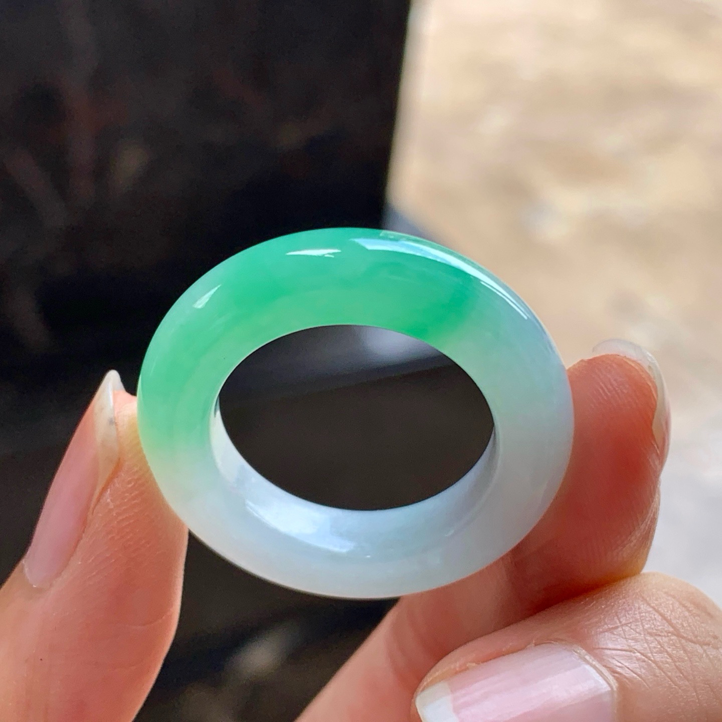 阳绿色指环^_^色阳 玉质温润 细腻 24号指圈