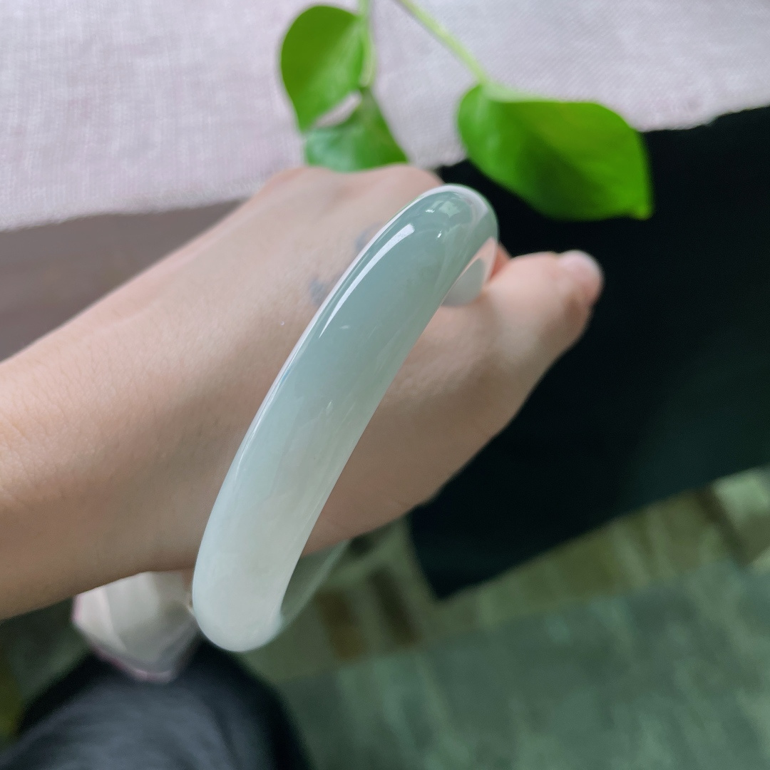 60.7/11.9/8.1，绿底正圈，水头好，肉质细腻干净，大圈口，从容自若，无裂，ss52139a