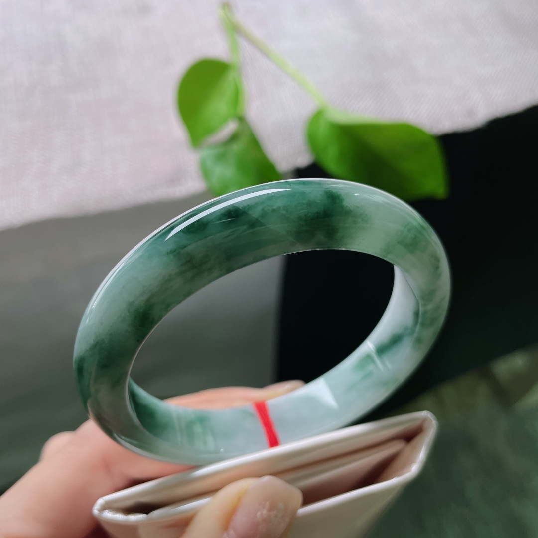 58/12.3/8.2，飘花正圈，水头好，肉质细腻，繁花似锦，落落大方，有纹，ss53147a