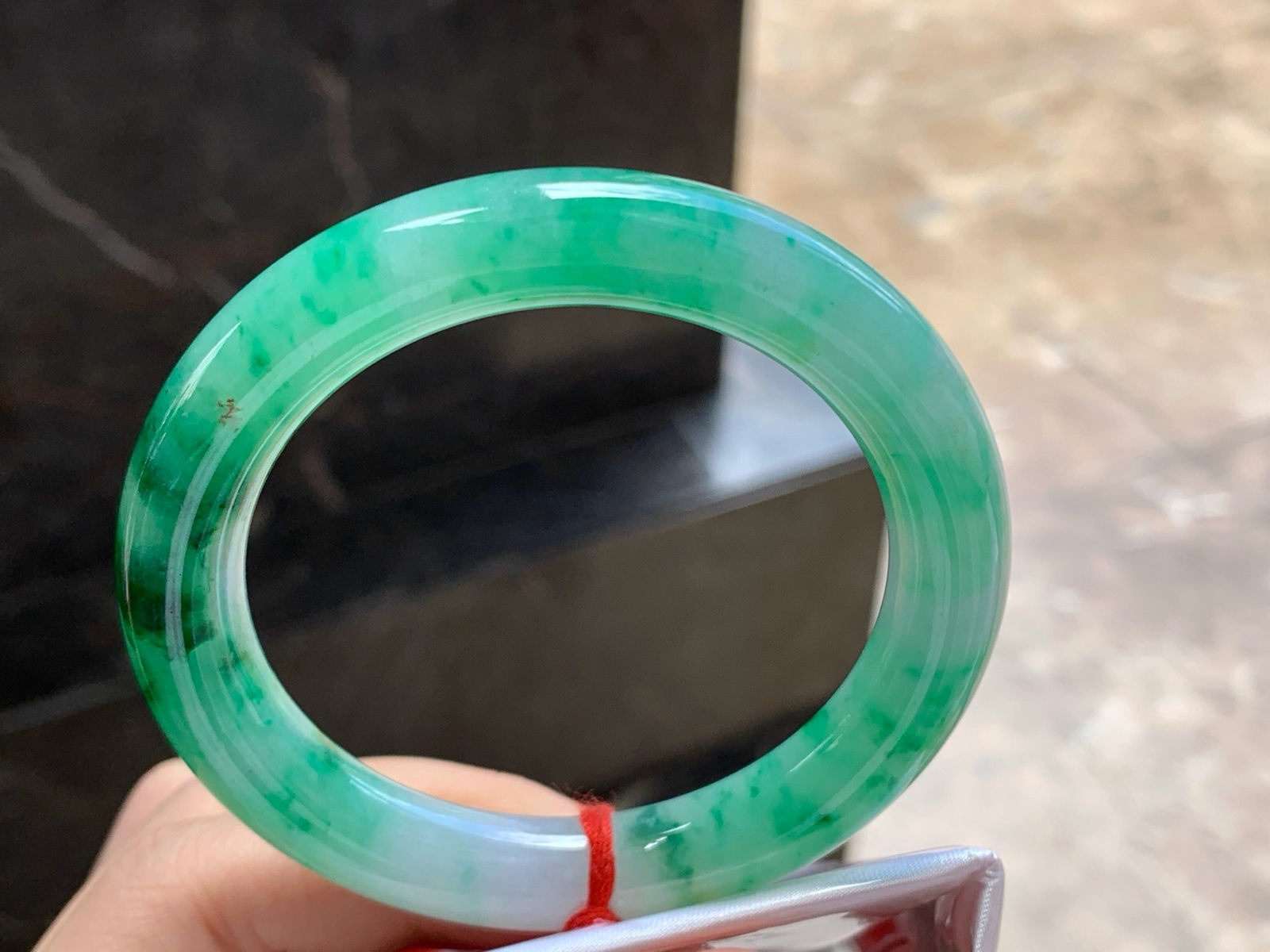 54-10

阳绿色圆条手镯^_^色阳