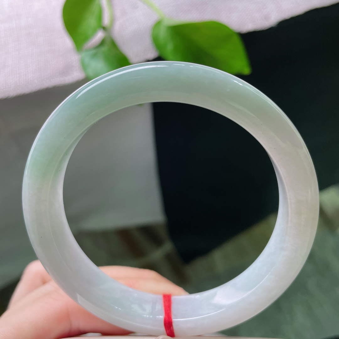 59.9/12.3/8.4，淡绿底正圈，淡雅倾心，不张扬的大气，水润，细腻，无裂，ss52234a