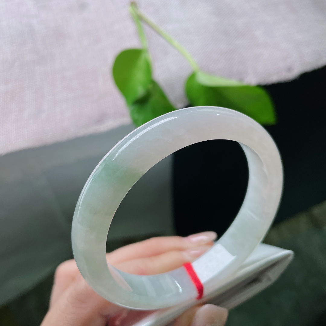 56/11.9/7.4，浅绿底正圈，一抹飘色灵动活泼，种老，水润，温馨怡人，无裂，ss52533a