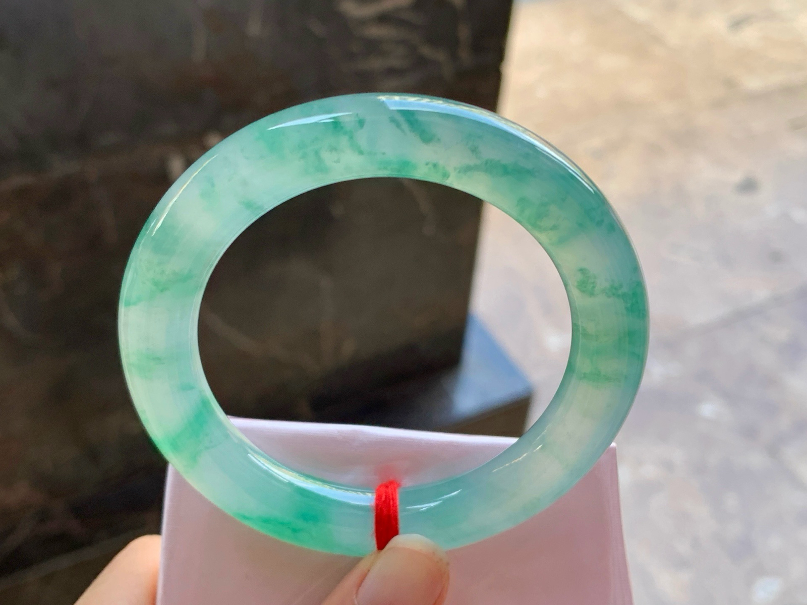 56-11.2

冰绿花圆条手镯^_^种水好