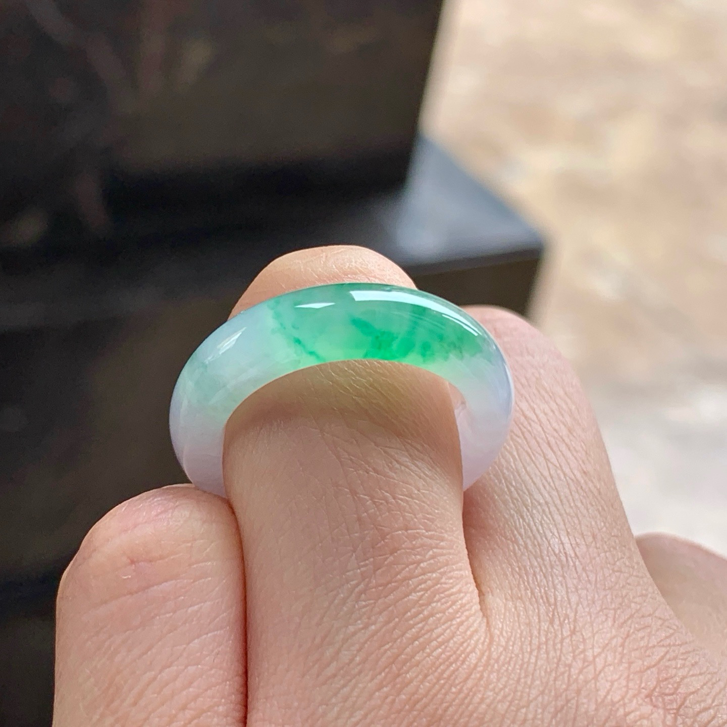 飘绿春带彩指环^_^18号指圈 色阳 水润