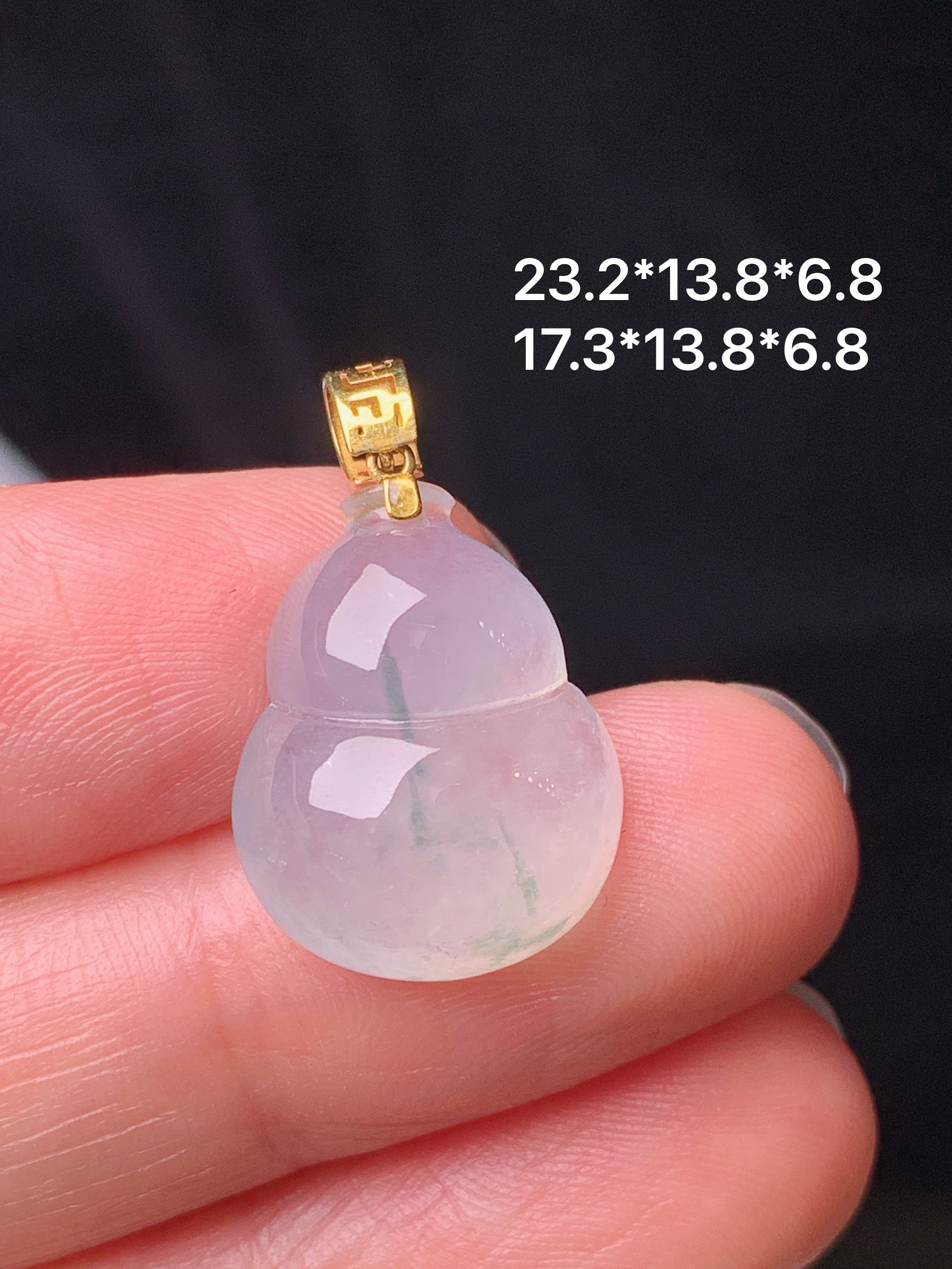 18k金镶嵌冰种葫芦吊坠 玉质细腻 色泽艳丽清新 水润亮眼 整体尺寸23.2*13.8*6.8 m1