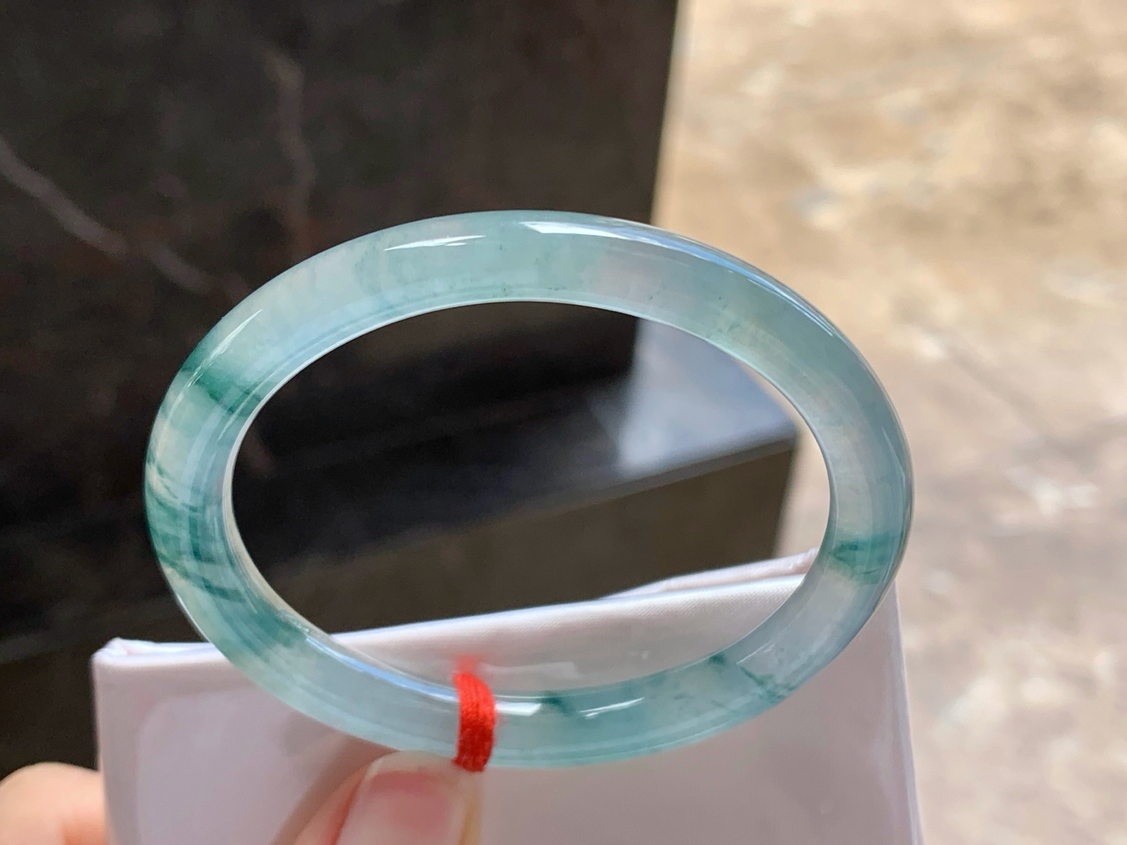 52.7-7.3

冰蓝花贵妃手镯^_^冰透 种水好 飘花浓郁 正圈50可