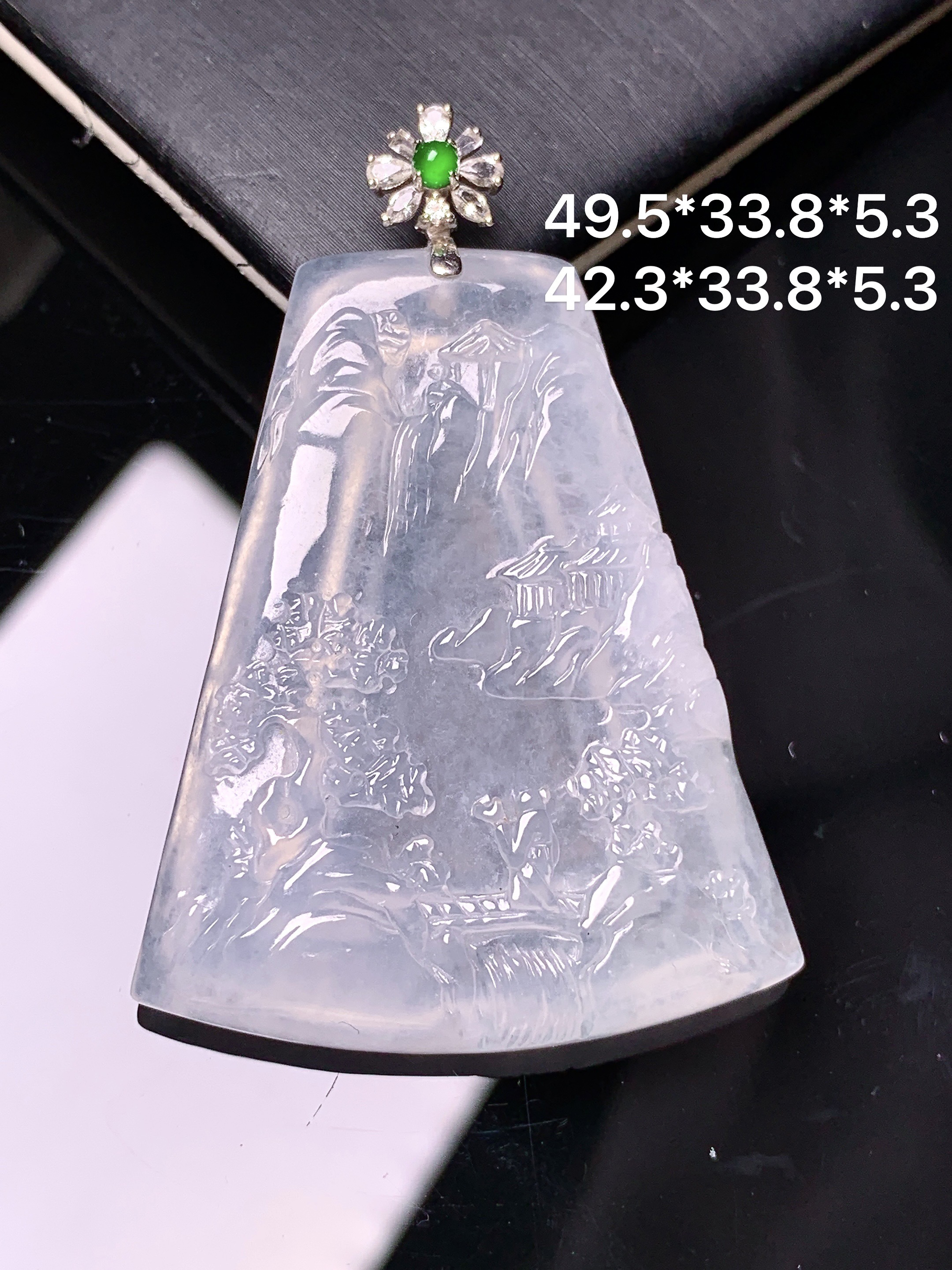 18k金钻镶嵌冰种山水牌子吊坠 玉质细腻 色泽艳丽清新 水润亮眼 整体尺寸49.5*33.8*5.3 2x
