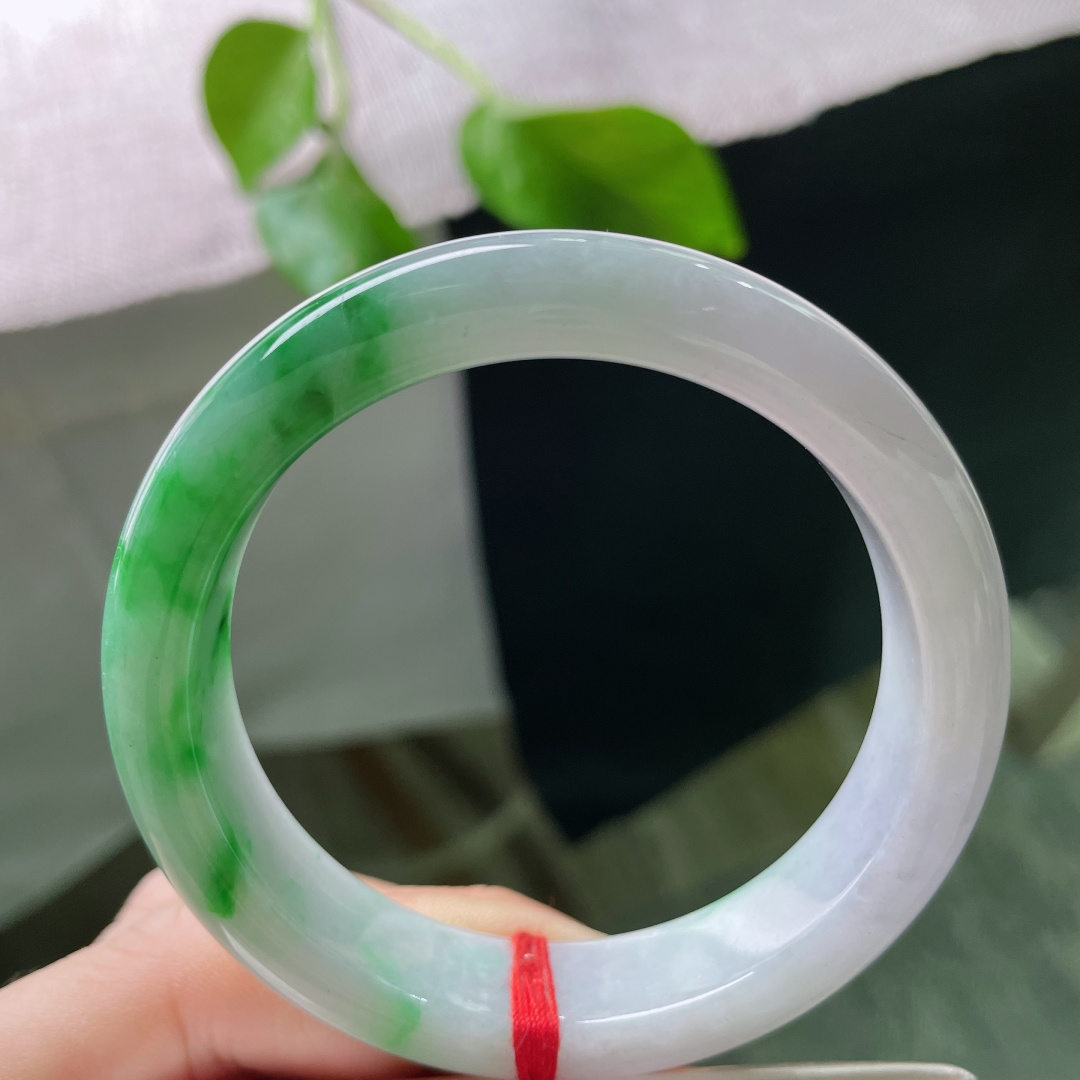 55/13/8.4飘绿正圈，白底青，水润，底子细腻，上手贵气又优雅，有纹，ss53157a