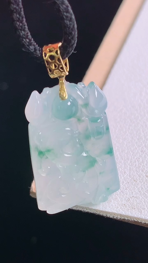 ️18K冰飘花龙凤牌吊坠，无裂，尺寸:30.3-23.1-15.6-6.6mm 12