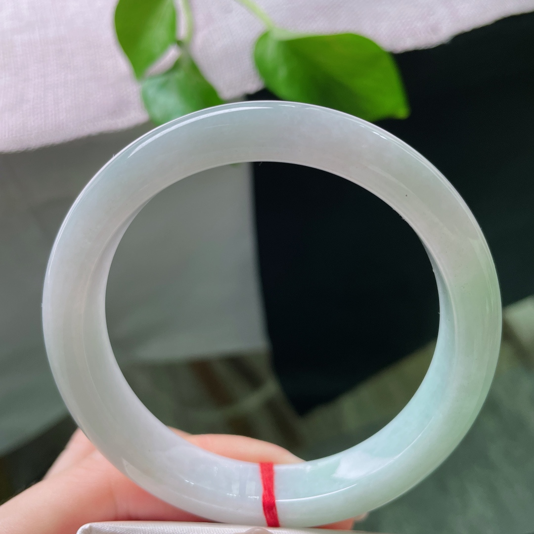 59.9/12.3/8.4，淡绿底正圈，淡雅倾心，不张扬的大气，水润，细腻，无裂，ss52234a