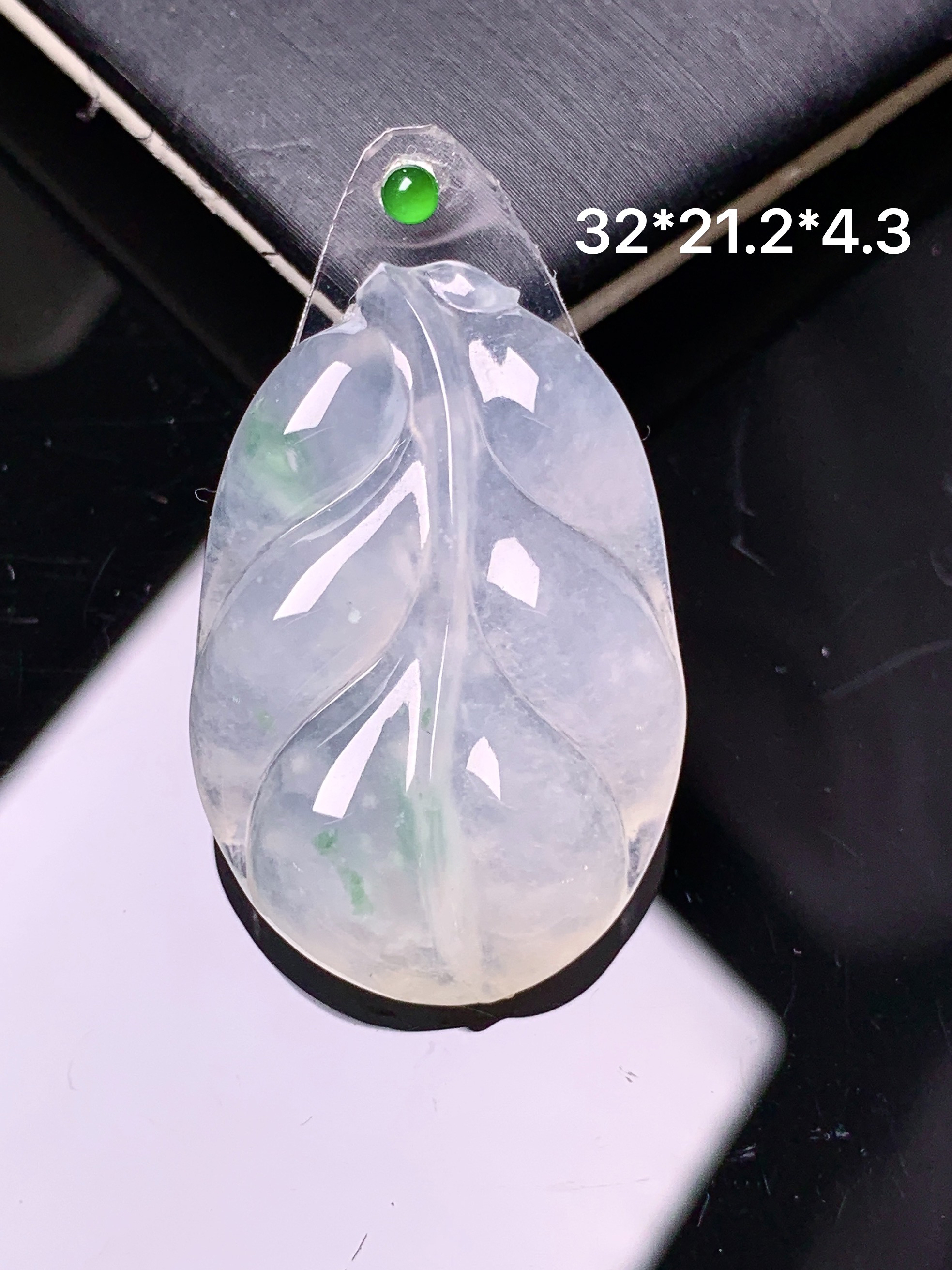 镶嵌款 冰种树叶吊坠 玉质细腻 色泽艳丽清新 水润亮眼 整体尺寸32*21.2*4.3 2x