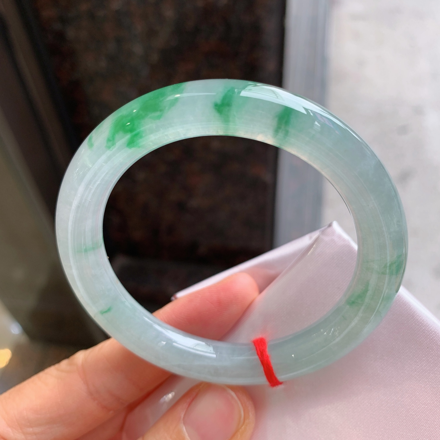 圆条冰飘绿花 有纹裂 尺寸：53.6/10.4 料子漂亮
