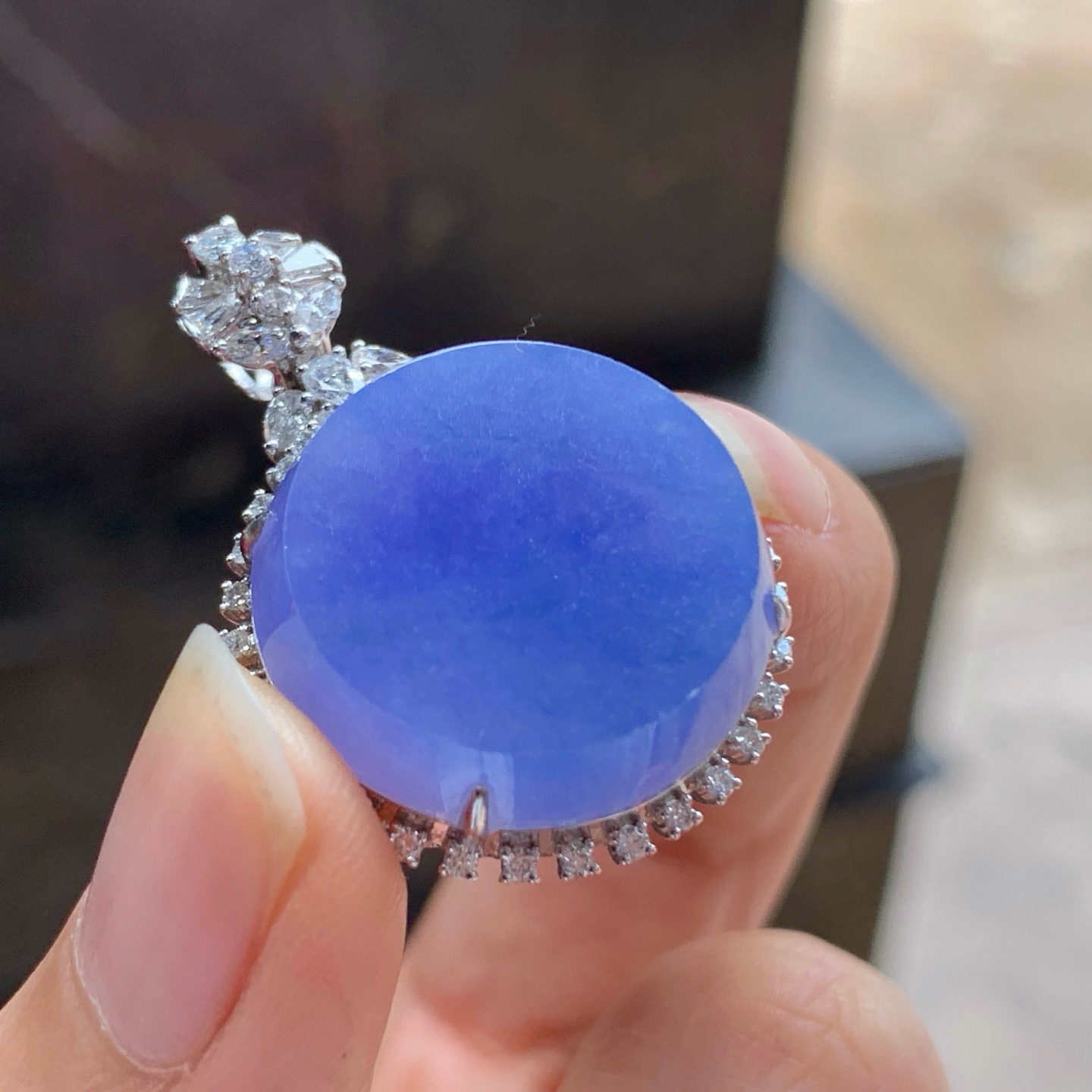 金钻镶嵌紫罗兰圆牌^_^厚实鲜艳