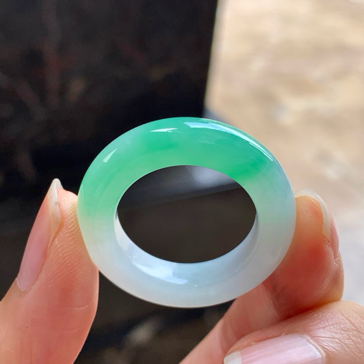 阳绿色指环^_^色阳 玉质温润 细腻 24号指圈