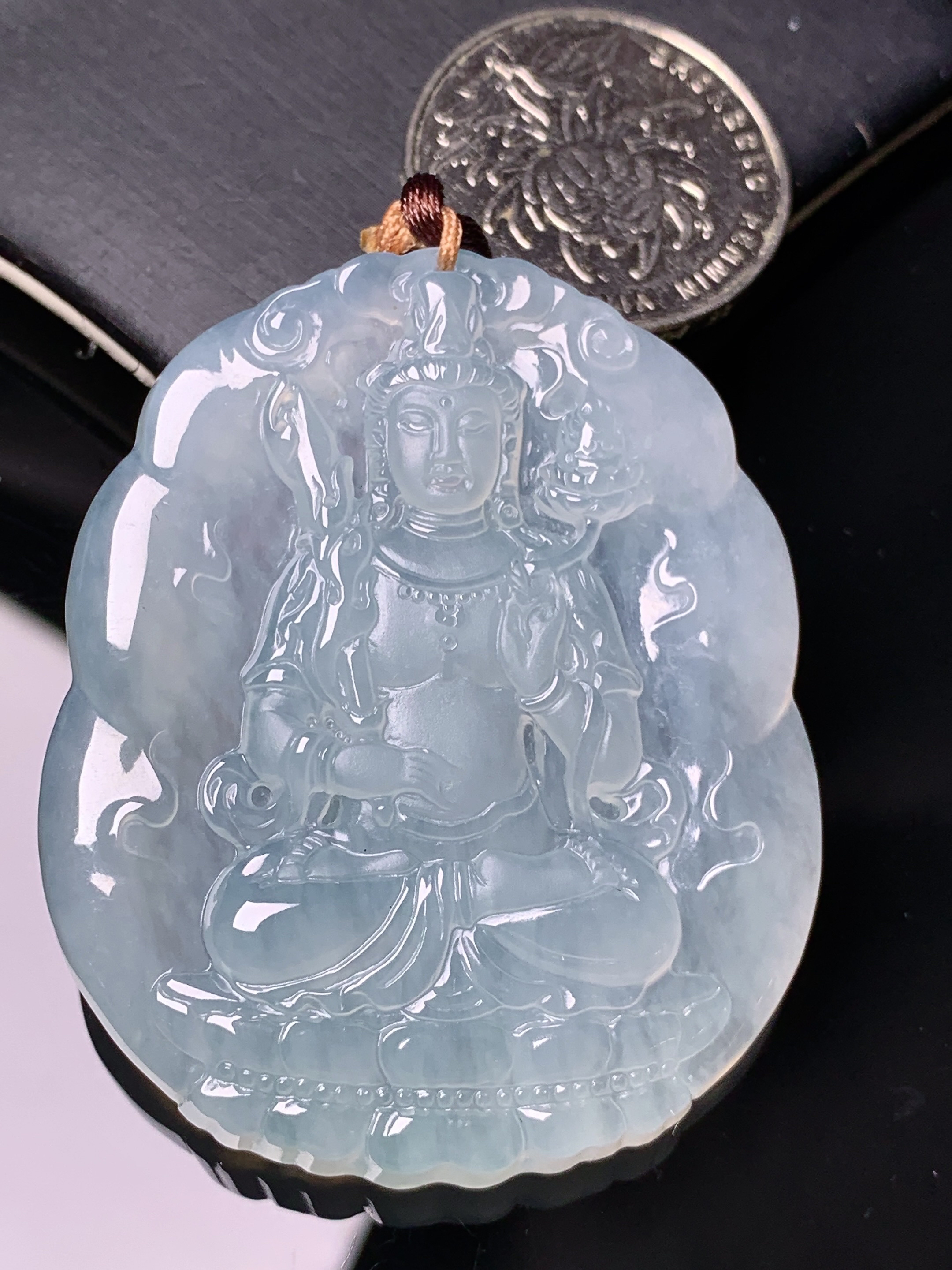 冰种度母观音菩萨吊坠 玉质细腻 色泽艳丽清新 水润亮眼 整体尺寸50.8*42.5*5.8 b2