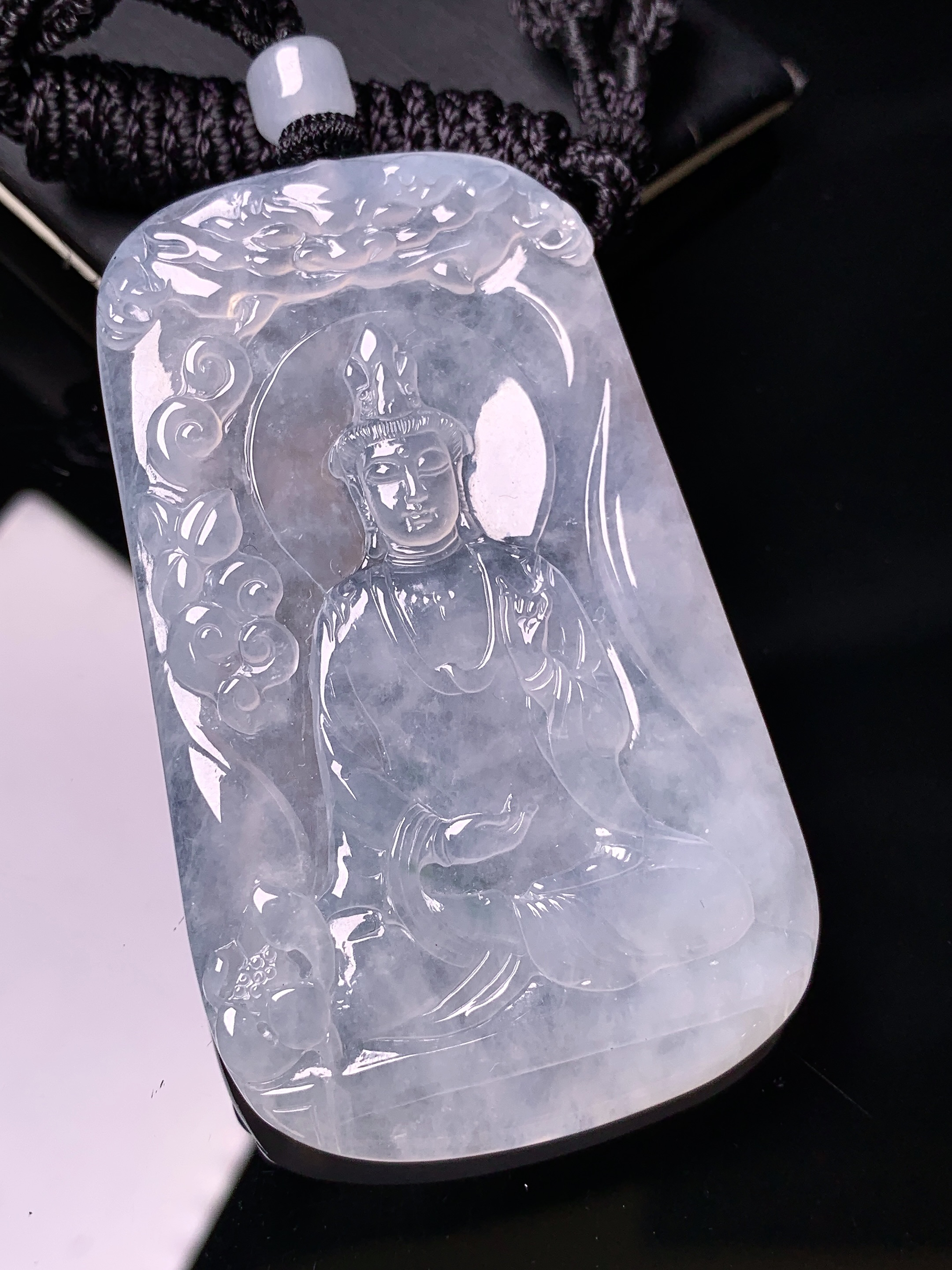 冰种观音菩萨吊坠 玉质细腻 色泽艳丽清新 水润亮眼 整体尺寸68*40.2*5.3 a2