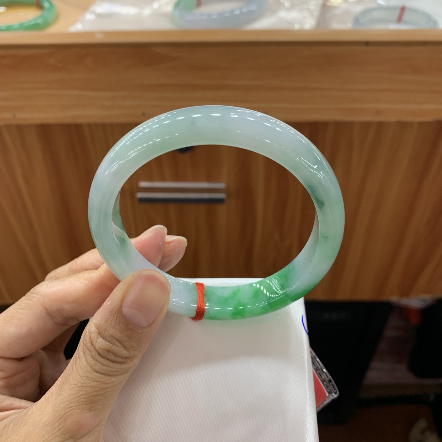 051515GX 飘绿正圈翡翠手镯 58.5-12.2-7.6