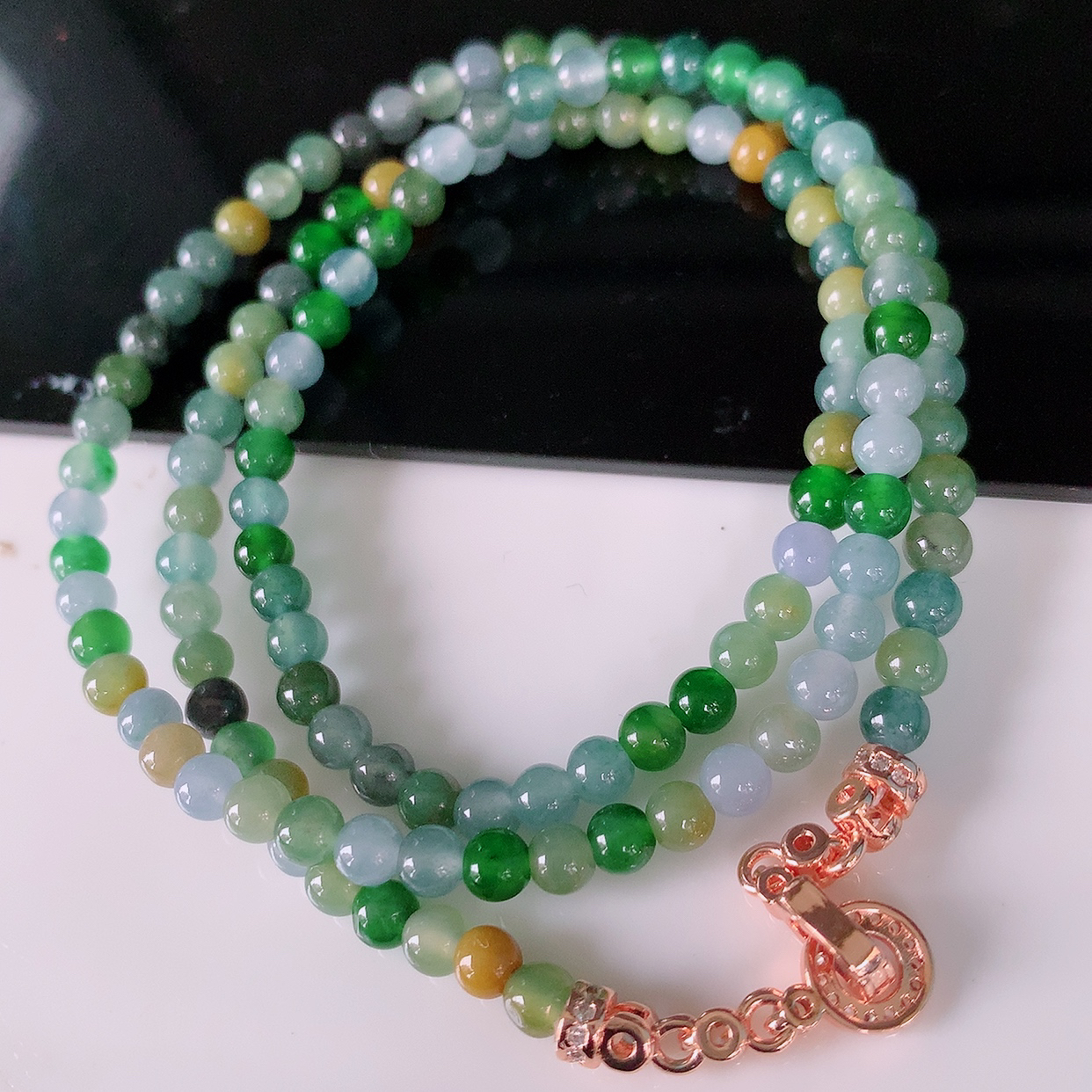 自然光实拍，冰种多宝翡翠圆珠项链，多彩翡翠珠链，颜色丰富，料子细腻，高档大气，自戴送礼佳品！#001.1取一尺寸4.5