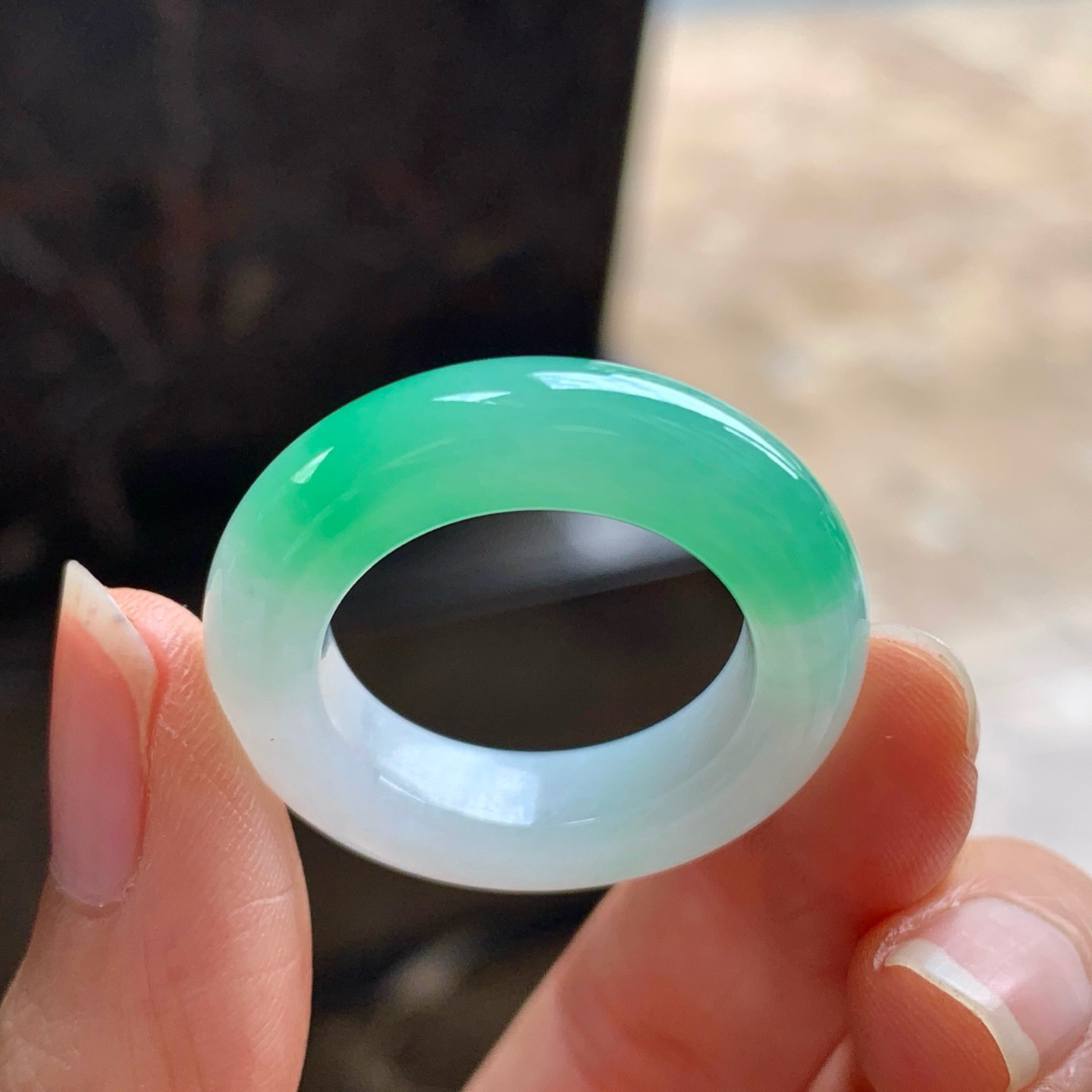 阳绿色指环^_^玉质温润 24号指圈 色阳 细腻