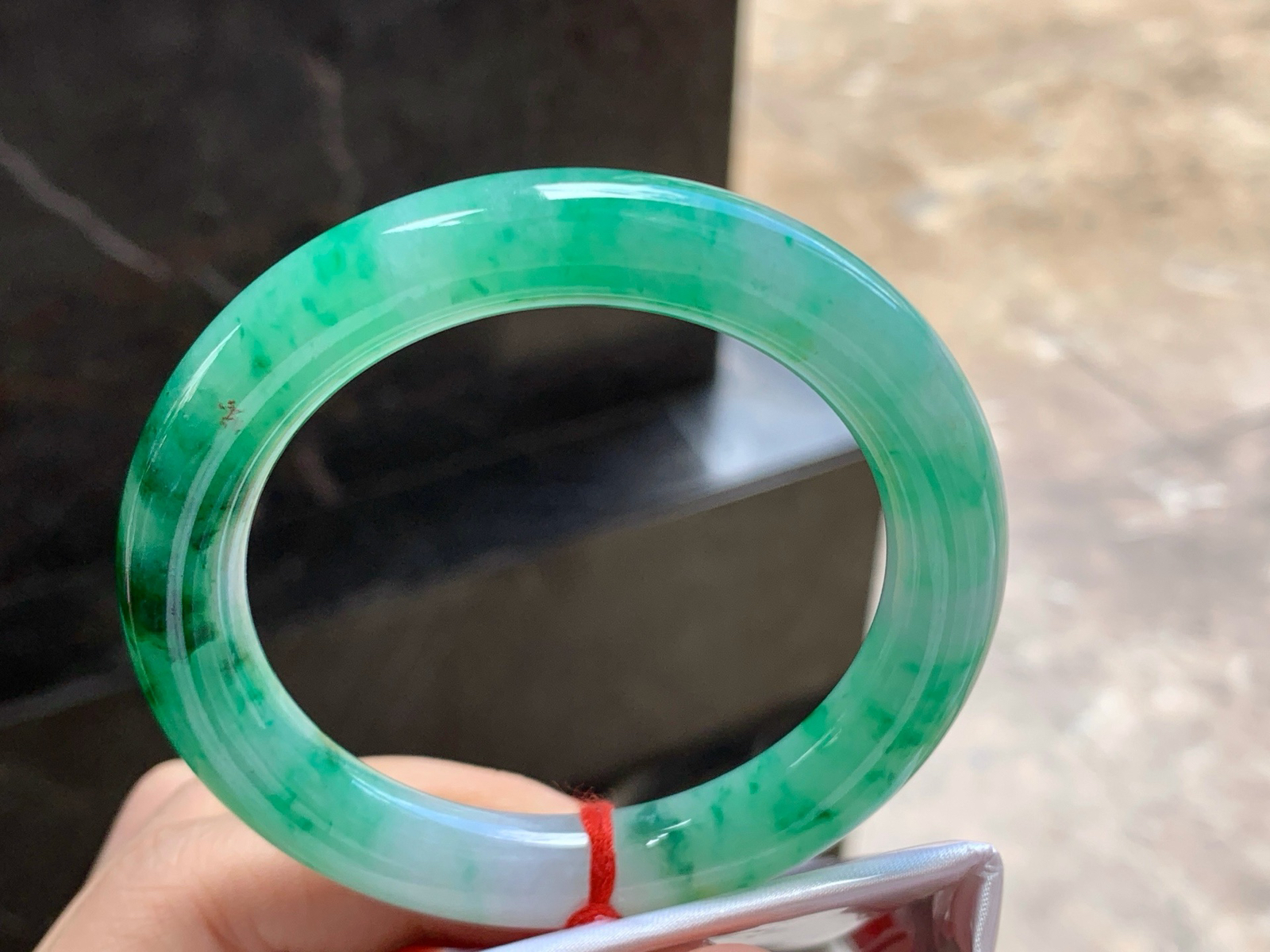 54-10

阳绿色圆条手镯^_^色阳