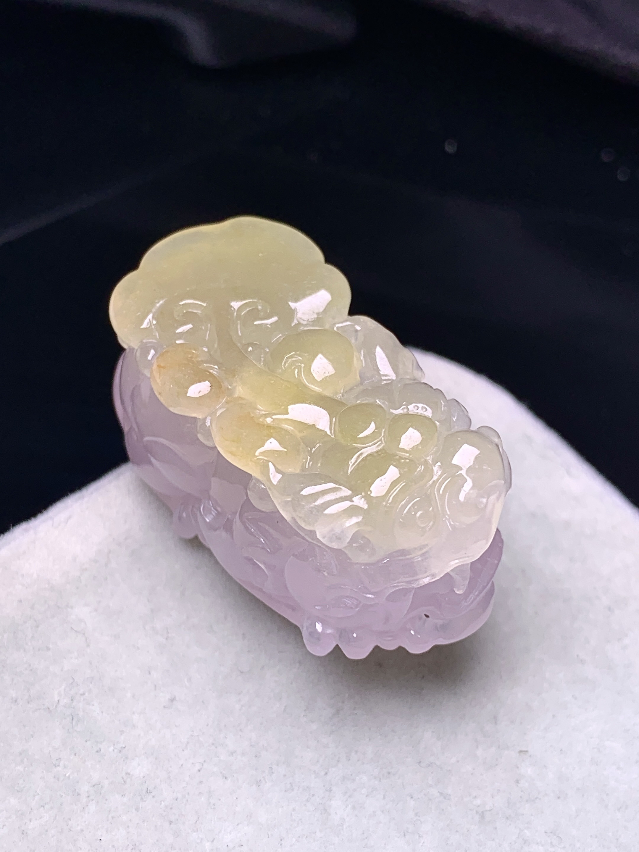 飘黄翡貔貅吊坠 玉质细腻 色泽艳丽清新 水润亮眼 整体尺寸33.8*18*16 a5
