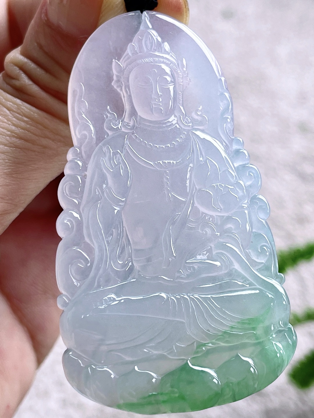 糯冰飘花大势至菩萨持莲观音牌吊坠 无裂,性比高 尺寸64.2-36.8-5.7 重量29克