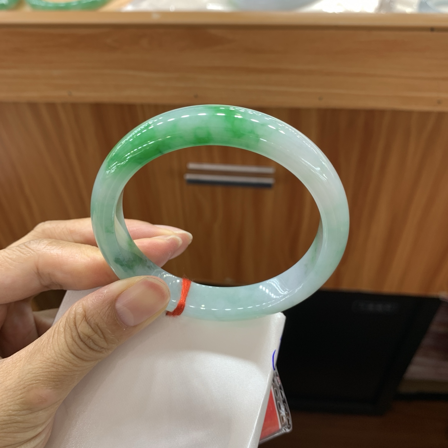 051515GX 飘绿正圈翡翠手镯 58.5-12.2-7.6