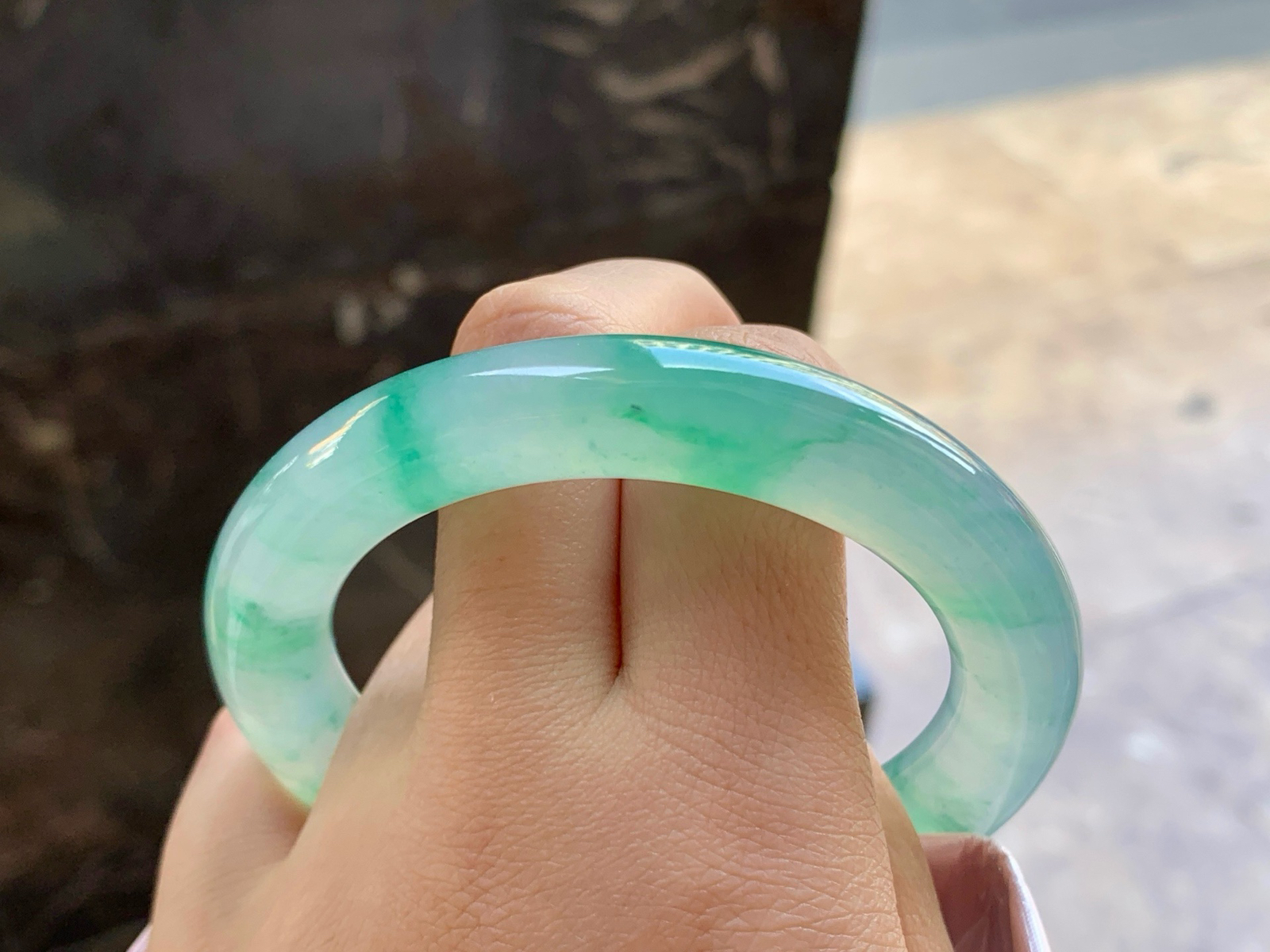 56-11.2

冰绿花圆条手镯^_^种水好