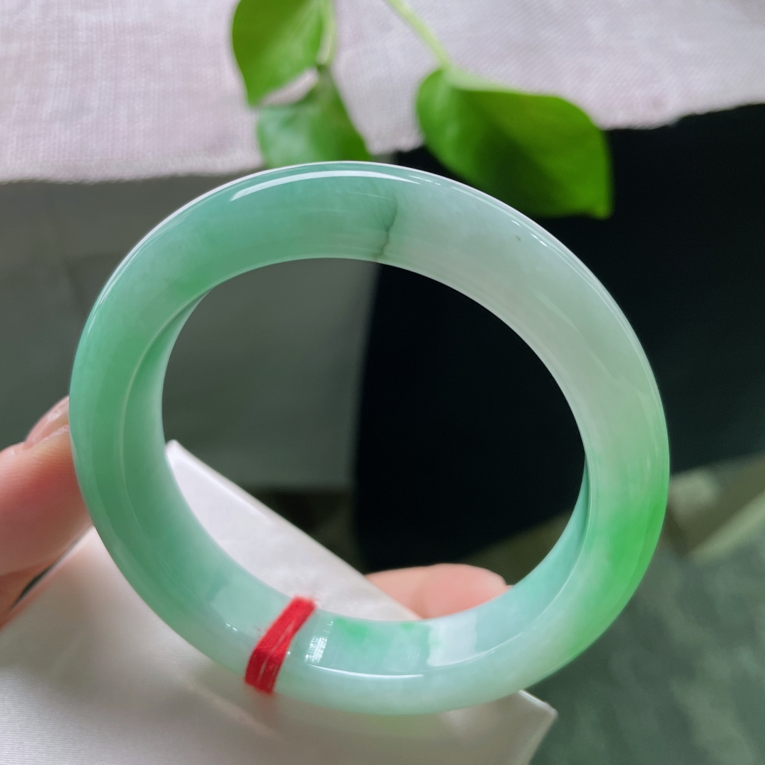 57.1/12.6/9.2，绿底正圈，色泽温柔，治愈，小清新，水头好，细腻，皮纹，ss52472a