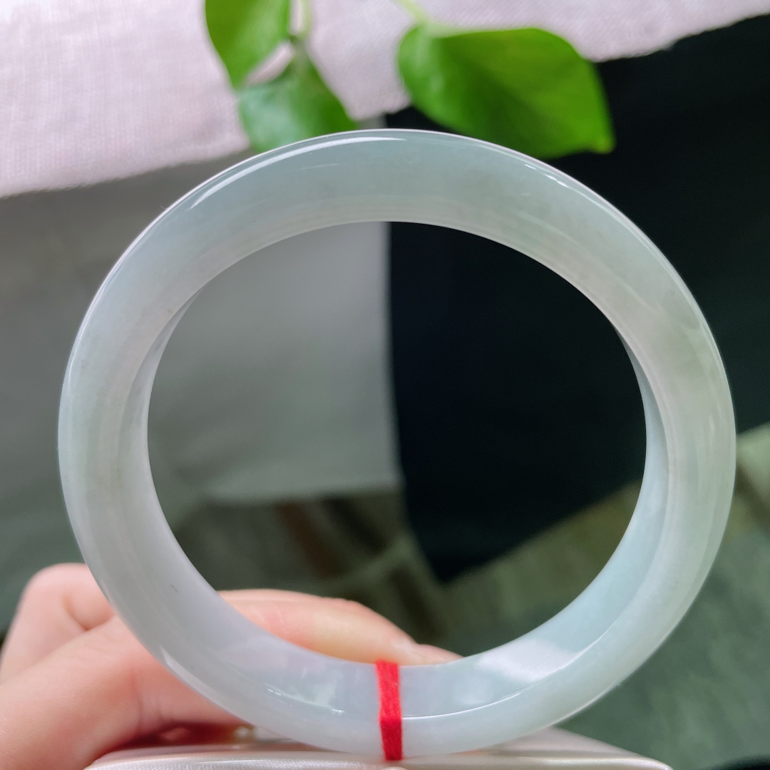 60.7/11.9/8.1，绿底正圈，水头好，肉质细腻干净，大圈口，从容自若，无裂，ss52139a