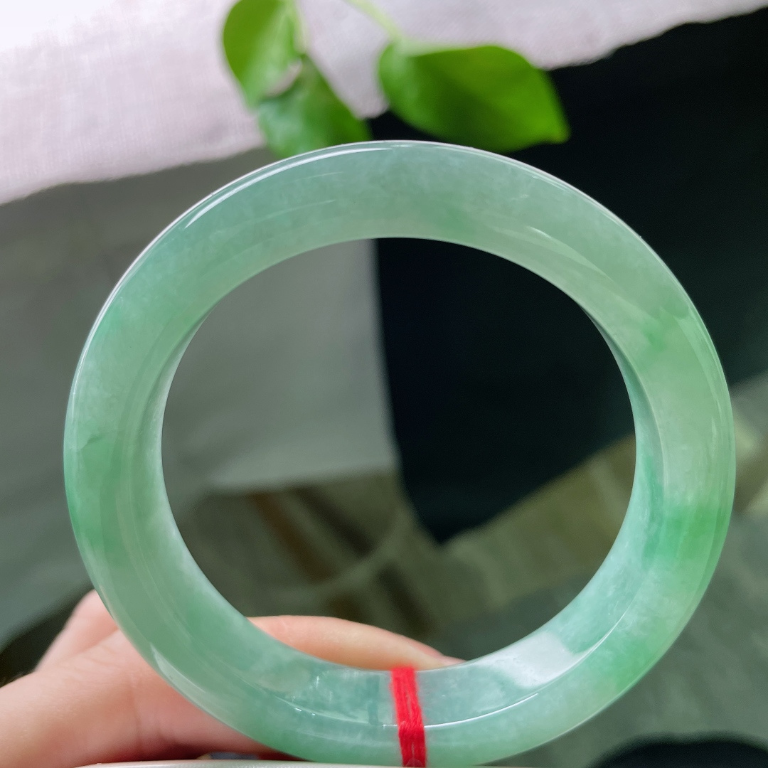 56/12.7/8.9，绿底正圈，不是那惊鸿一瞥的艳绿，而是这铺满底子的葱茏，才叫生生不息。无裂，ss51661a