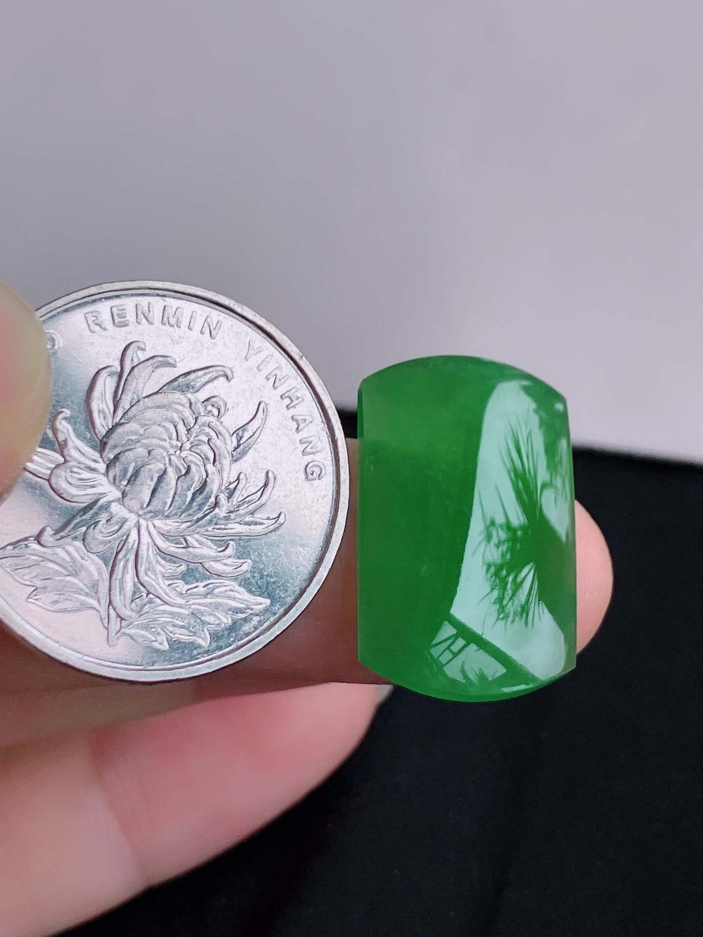 ️果绿大马鞍面，晶莹剔透，尺寸22.5/13.6/4/自然光实拍