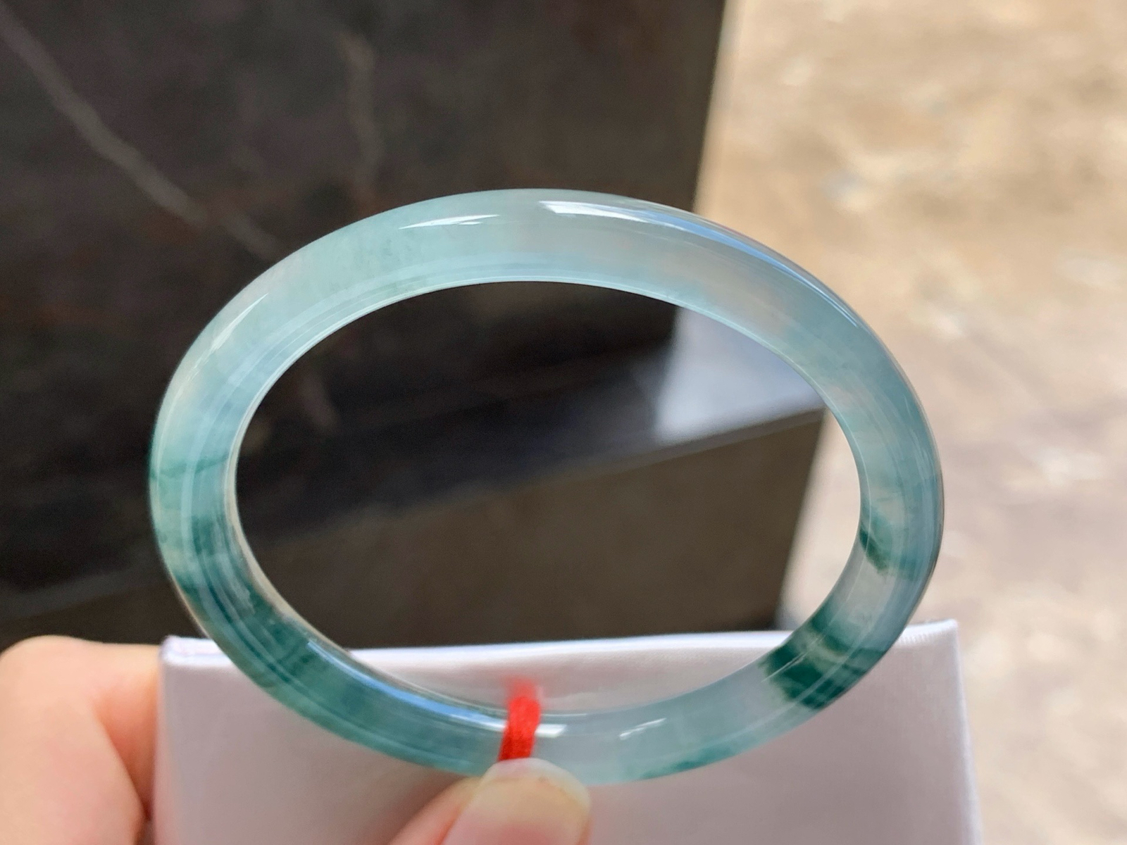 53-7.2

冰蓝花贵妃手镯^_^飘花浓郁 正圈50 51可以带