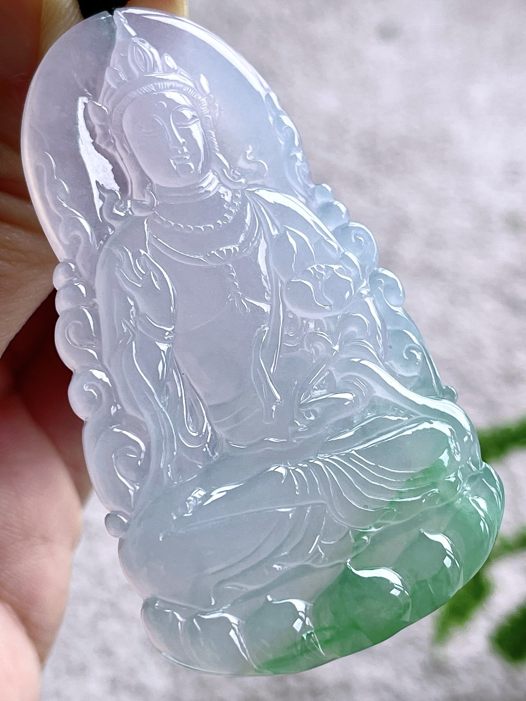 糯冰飘花大势至菩萨持莲观音牌吊坠 无裂,性比高 尺寸64.2-36.8-5.7 重量29克