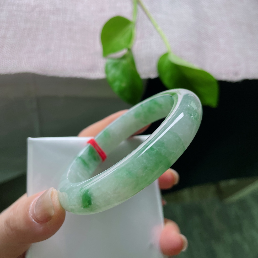 57/11.9/8.4飘绿正圈，水头好，种老，翠影轻飘凝玉骨，清风漫染入清和。无裂，ss50759a