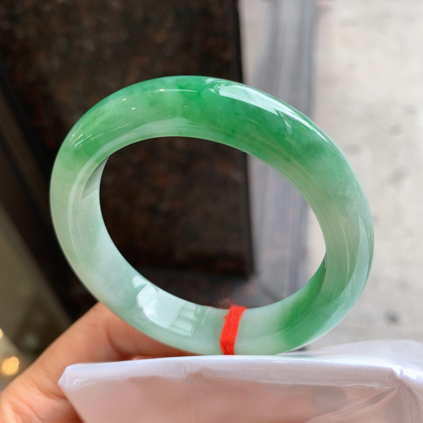 正圈飘绿 有纹 尺寸：52/11.4/8.5 细腻