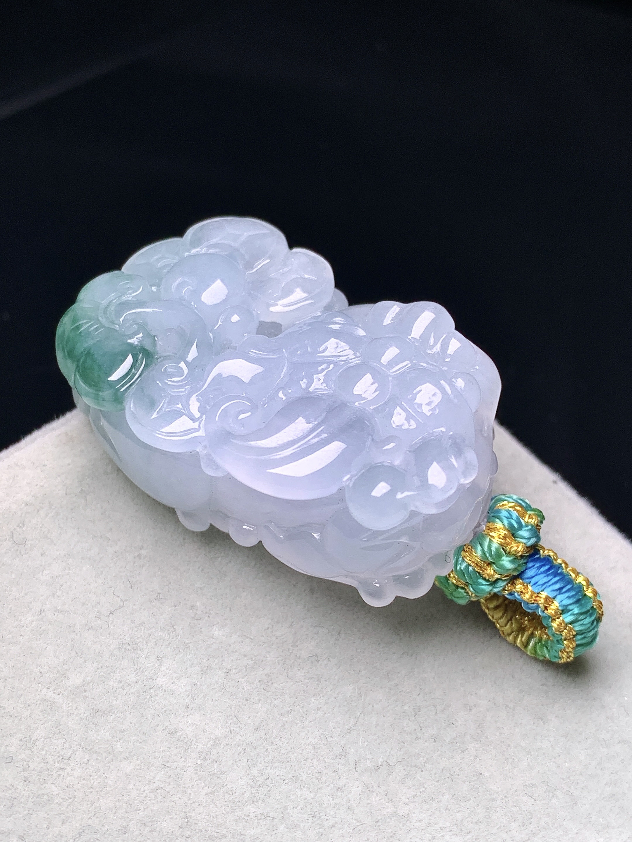 飘绿貔貅吊坠 玉质细腻 色泽艳丽清新 水润亮眼 整体尺寸34.5*20.8*11.8 e1
