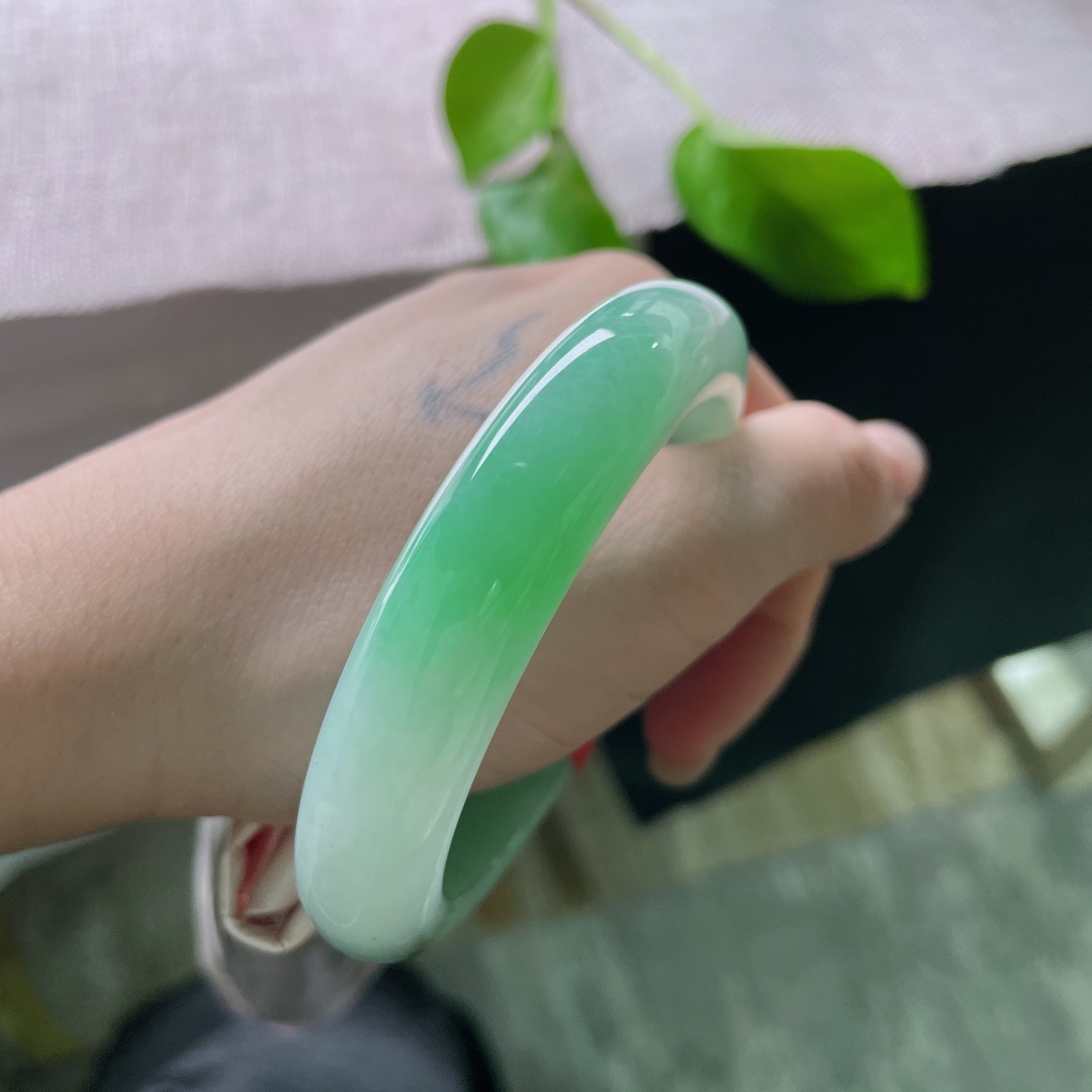 57.1/12.6/9.2，绿底正圈，色泽温柔，治愈，小清新，水头好，细腻，皮纹，ss52472a