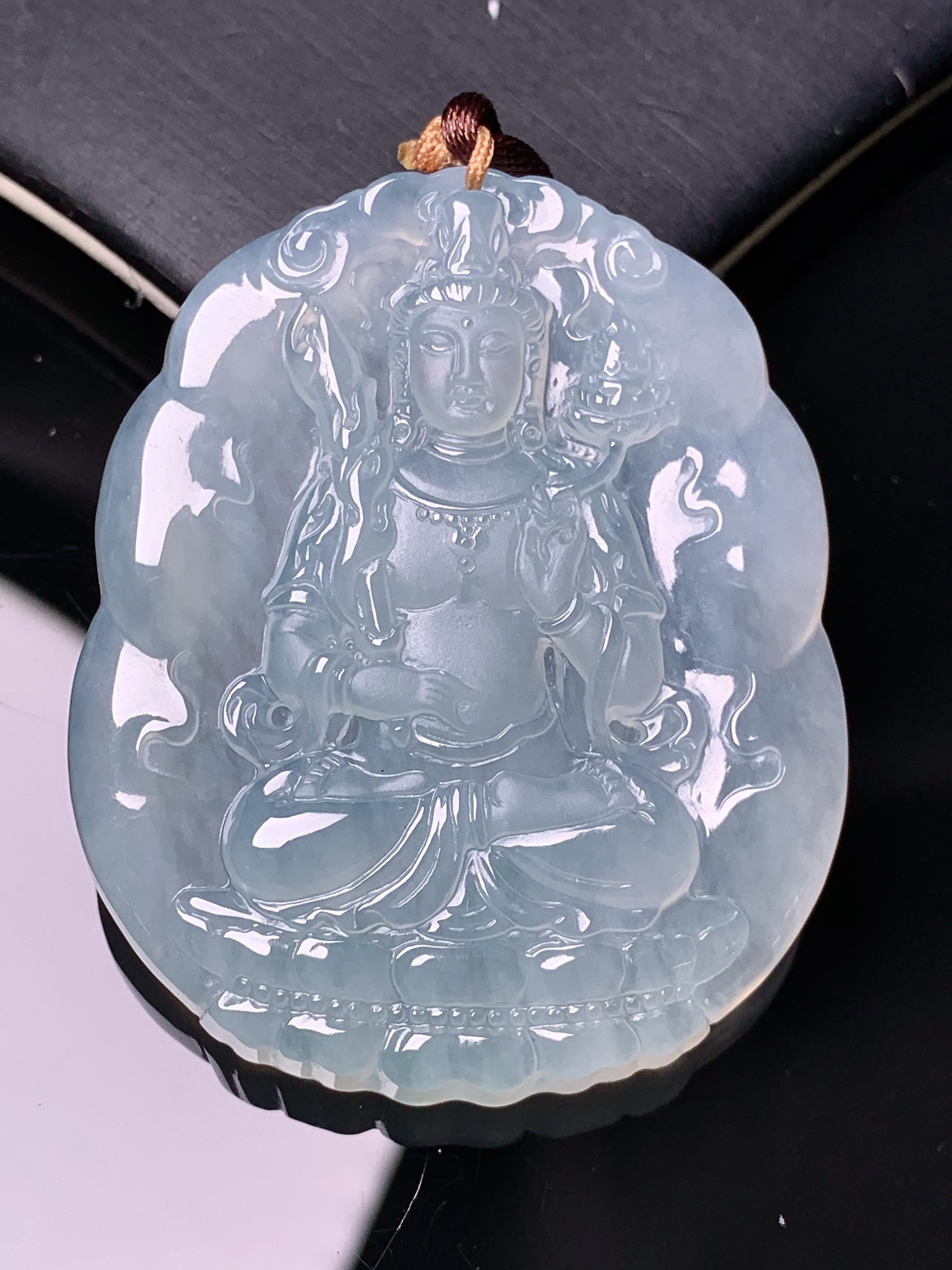 冰种度母观音菩萨吊坠 玉质细腻 色泽艳丽清新 水润亮眼 整体尺寸50.8*42.5*5.8 b2
