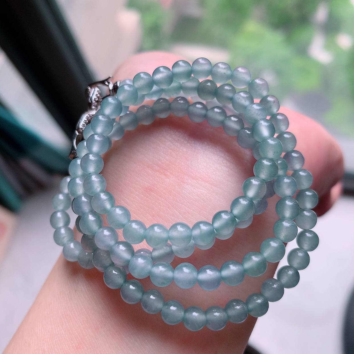 自然光实拍，冰种翡翠圆珠项链  翡翠珠链 （装饰扣）玉质细腻  冰清玉润  颜色漂亮  #001.1取一尺寸4.6mm