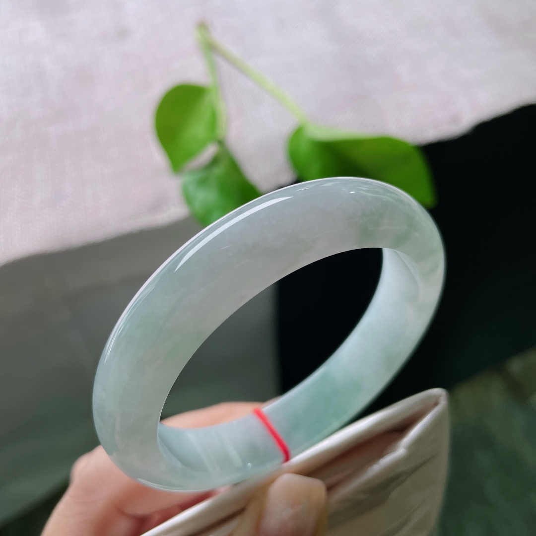 55/12.6/8.2，飘花正圈，清爽自然，线条流畅，水头好，种老，有棉线，ss52172a