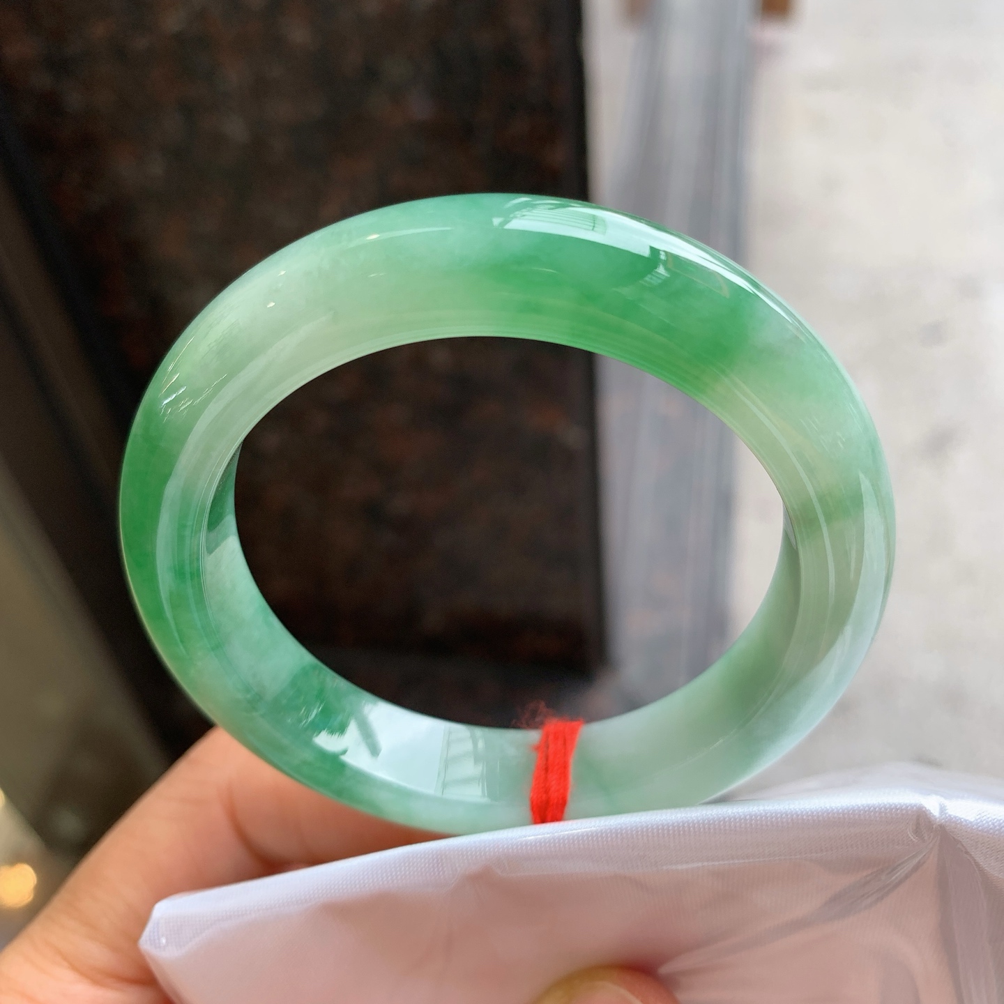 正圈飘绿 有纹 尺寸：52/11.4/8.5 细腻