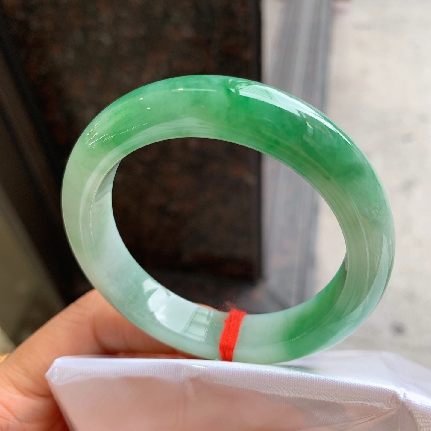 正圈飘绿 有纹 尺寸：52/11.4/8.5 细腻