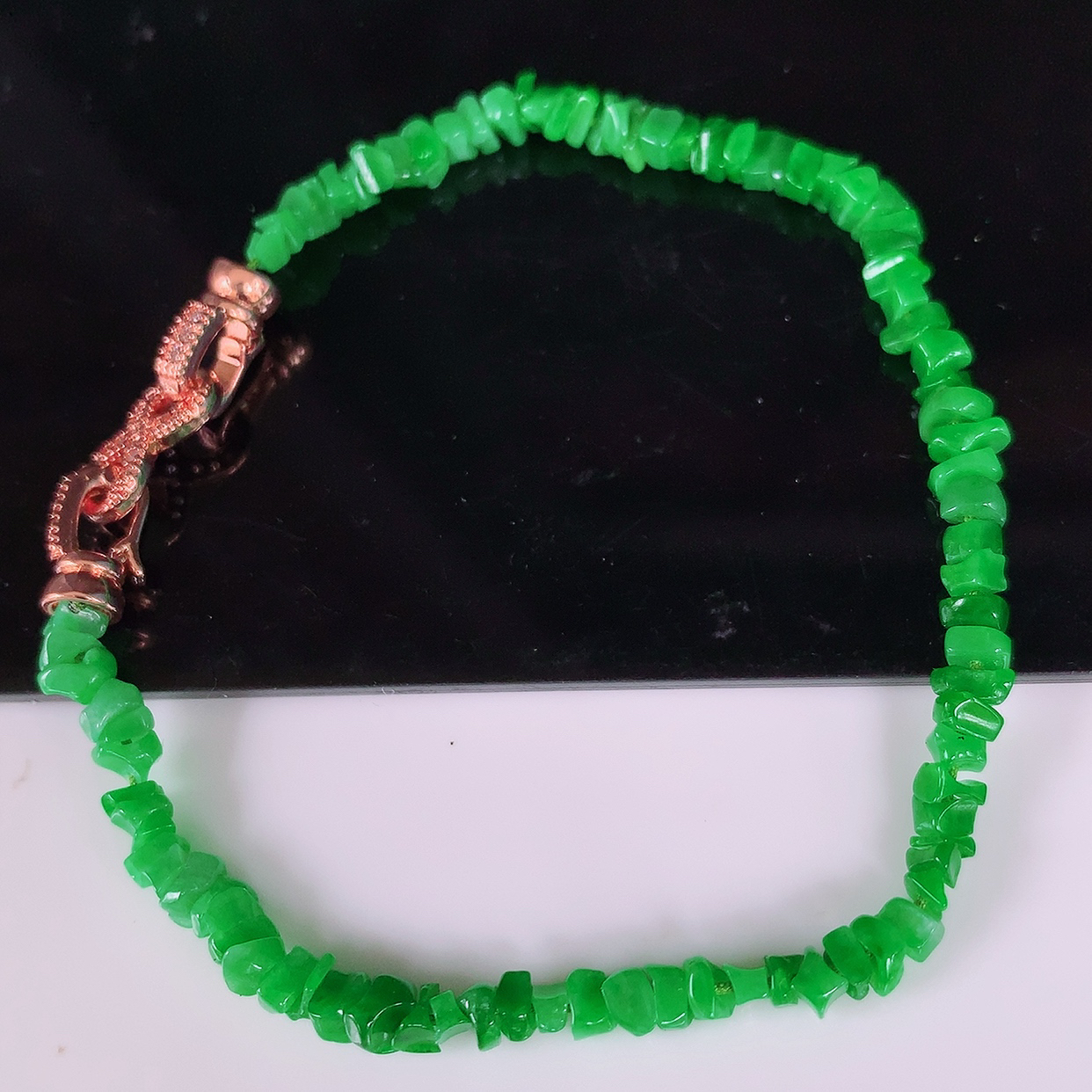 自然光实拍，冰润满绿翡翠手串，辣绿翡翠手链，种老水足，冰清玉润  颜色漂亮  #001取一尺寸3.6