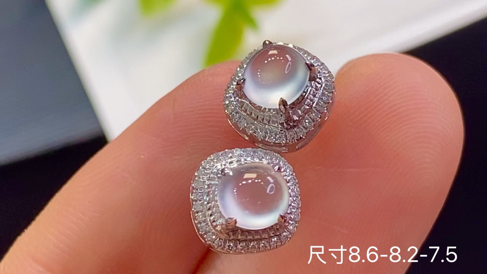 ️18k金+钻玻璃种蛋面耳钉，无裂，8.6-8.2-7.5
