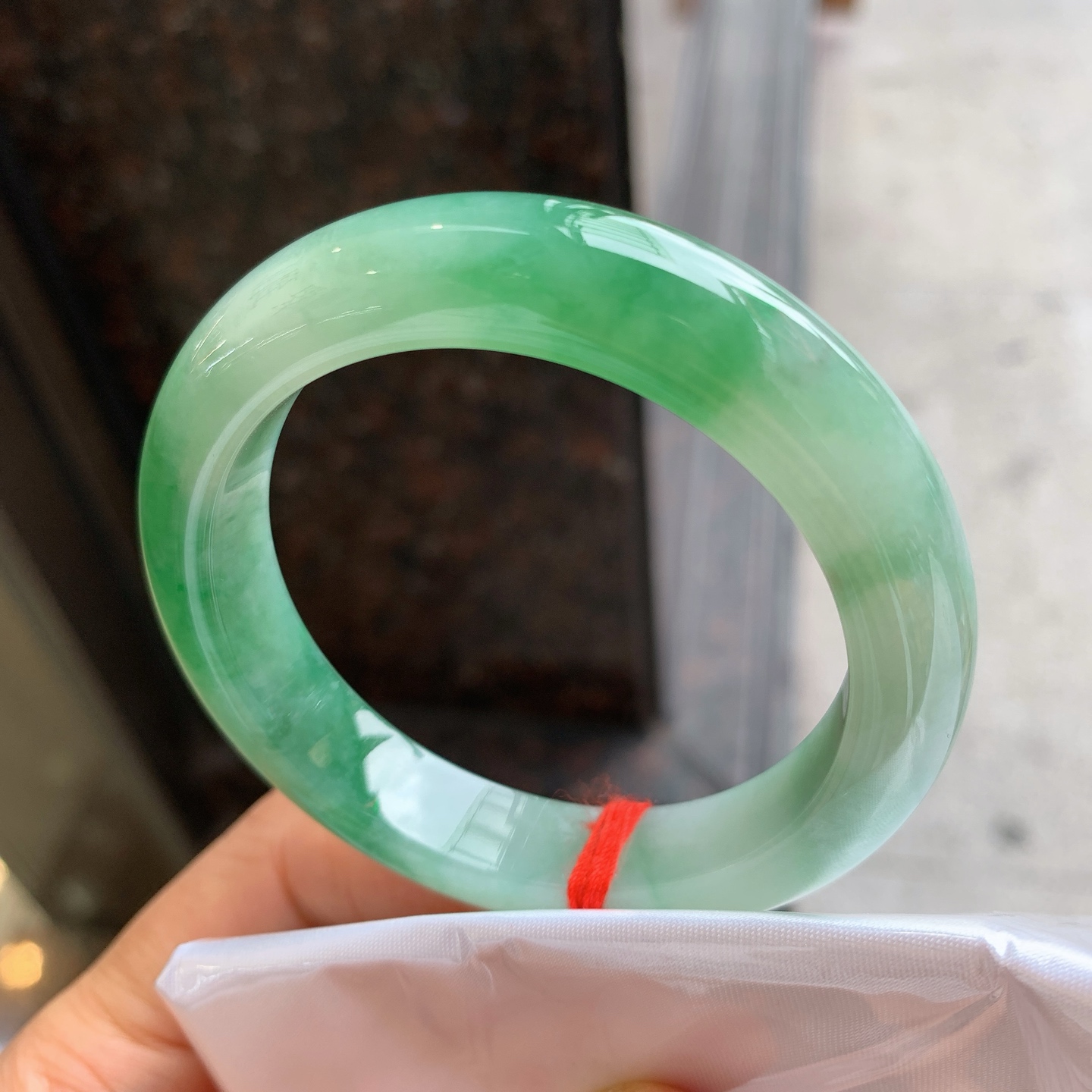 正圈飘绿 有纹 尺寸：52/11.4/8.5 细腻