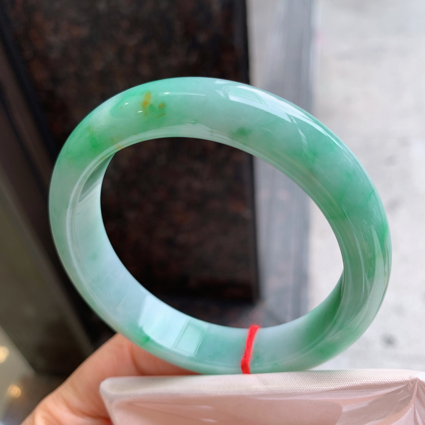 正圈飘绿 有纹 尺寸：56.6/12.8/8.3 大圈口