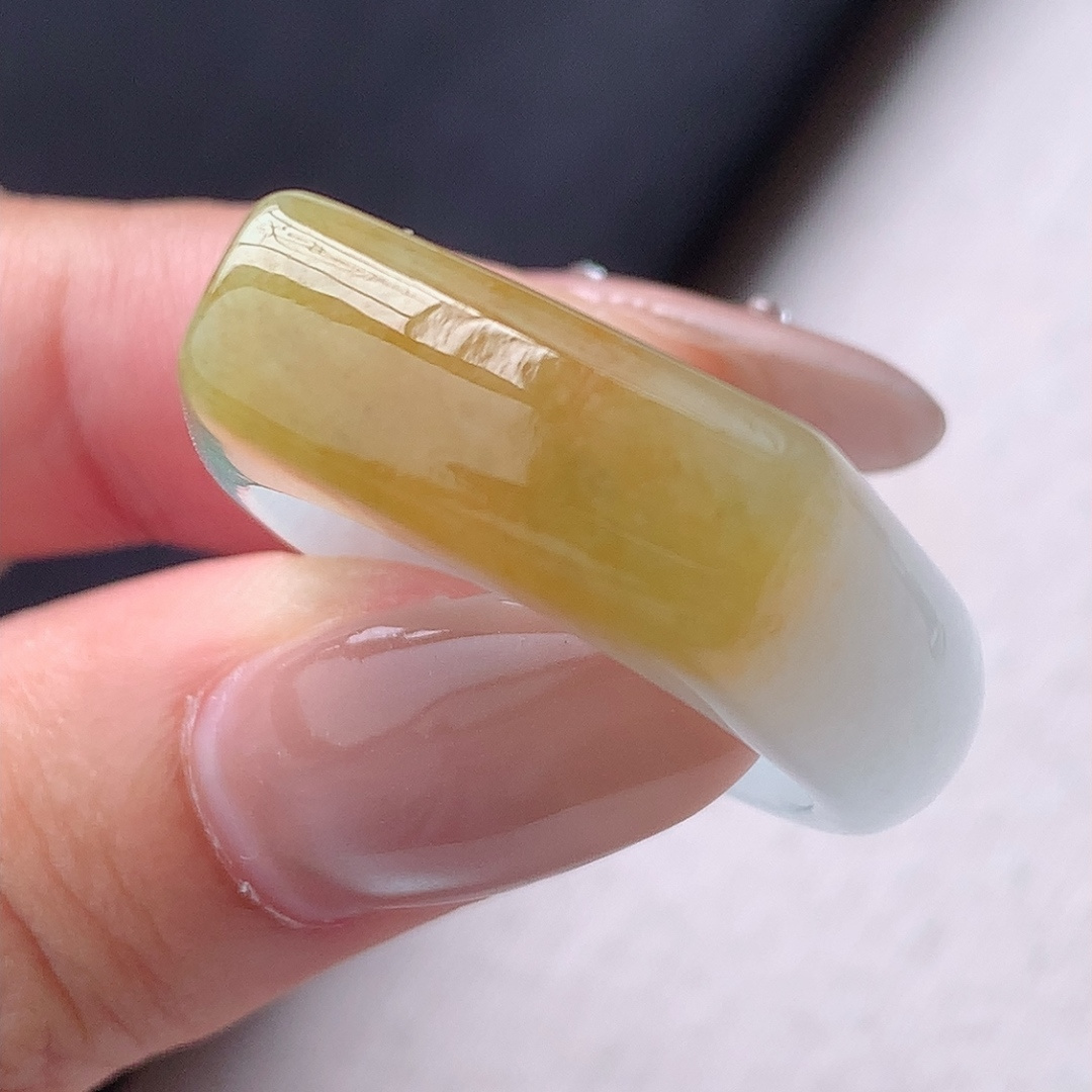 ️冰黄马鞍戒圈 底子细腻，种老冰润，佩戴精致大气，20.3-8-6.3